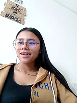 Sofielovee-01 online show from 06-01-26, 12:18