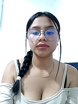 Snapshot of Sofielovee-01 chatting on 07-11-26, 12:57 Sofielovee-01 online show from 07-11-26, 12:57