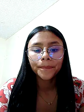 Snapshot of Sofielovee-01 chatting on 07-15-26, 02:17 Sofielovee-01 online show from 07-15-26, 02:17