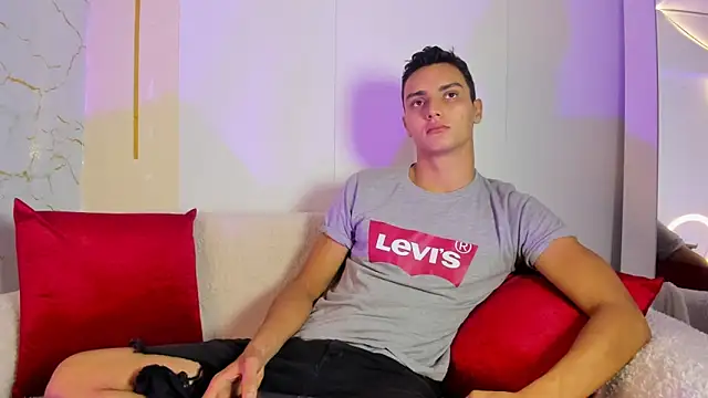 Snapshot of andrewevans46 chatting on 06-02-26, 01:13 andrewevans46 online show from 06-02-26, 01:13