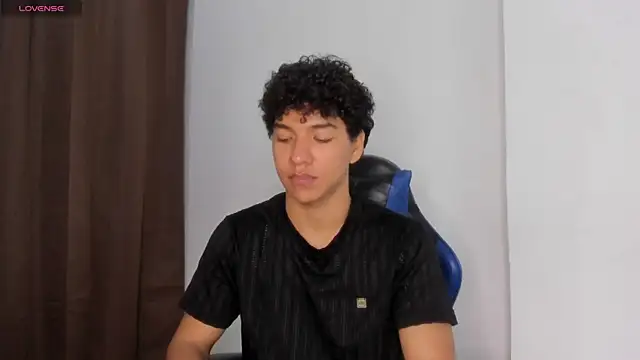 Snapshot of Maximiliano_Young chatting on 06-04-26, 12:44 Maximiliano Young online show from 06-04-26, 12:44