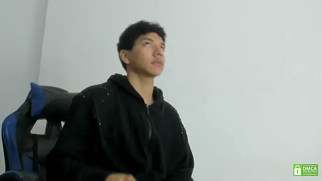 Snapshot of Maximiliano_Young chatting on 06-12-26, 12:48 Maximiliano Young online show from 06-12-26, 12:48