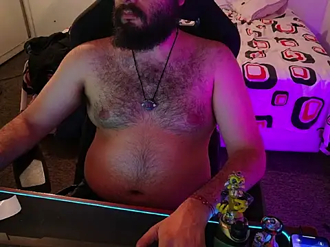 Snapshot of Latinbearhairy chatting on 06-12-26, 04:11 Latinbearhairy online show from 06-12-26, 04:11