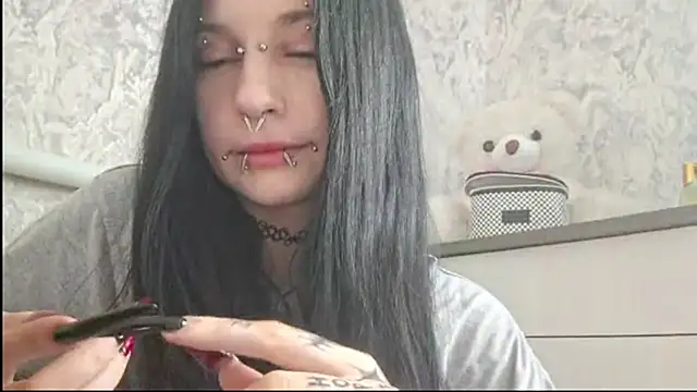 KrissyHiott online show from 06-12-26, 04:11