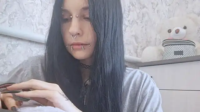 KrissyHiott online show from 06-13-26, 04:54