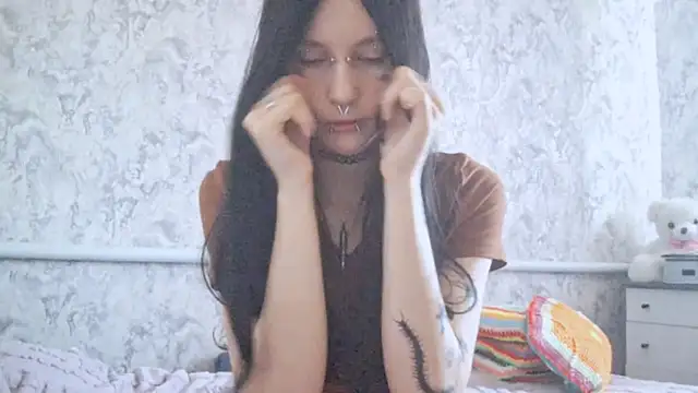 KrissyHiott online show from 06-22-26, 04:09