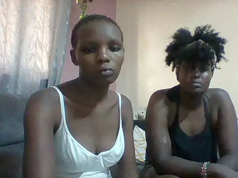 Snapshot of Prettypappi77 chatting on 06-28-26, 01:39 Prettypappi77 online show from 06-28-26, 01:39