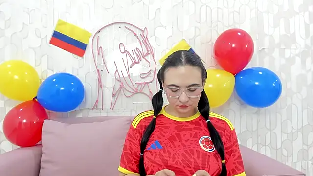Snapshot of Lunna_Ferrer chatting on 06-27-26, 12:44 Lunna Ferrer online show from 06-27-26, 12:44