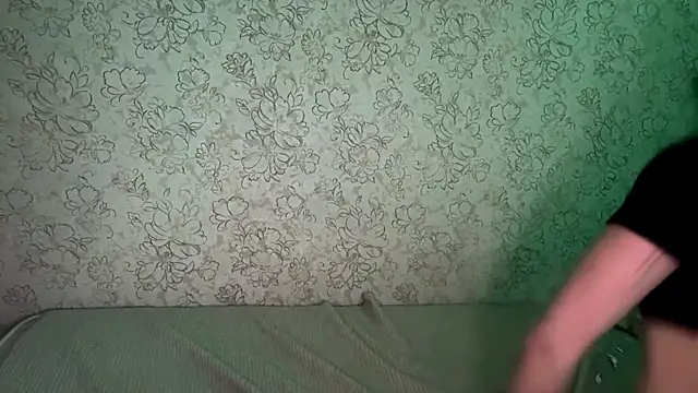 Snapshot of LaceyBatter chatting on 06-07-26, 04:11 LaceyBatter online show from 06-07-26, 04:11