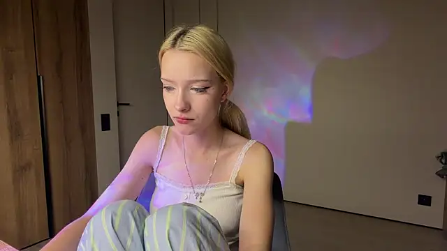 Snapshot of Anny_qte chatting on 06-26-26, 07:18 Anny qte online show from 06-26-26, 07:18