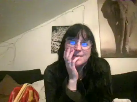 Snapshot of sexujuly88 chatting on 01-04-25, 10:45 sexujuly88 online show from 01-04-25, 10:45