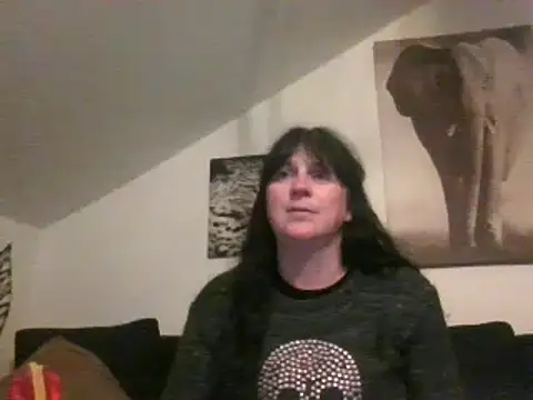 Snapshot of sexujuly88 chatting on 10-06-25, 09:01 sexujuly88 online show from 10-06-25, 09:01