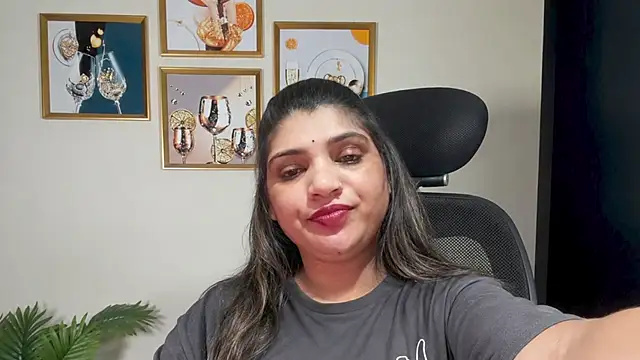 Hottiehaniya7245 online show from 06-01-26, 06:59