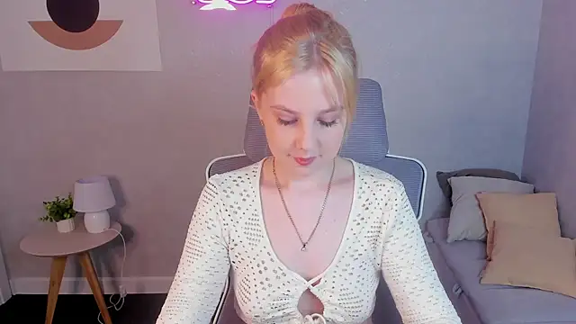 Snapshot of Violeta_Paul chatting on 07-21-26, 12:57 Violeta Paul online show from 07-21-26, 12:57