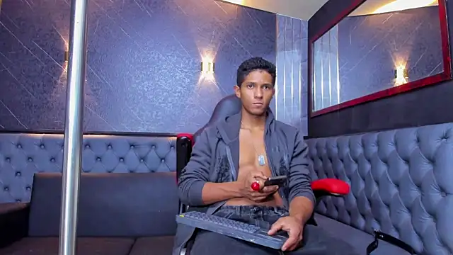 Snapshot of Yoel_Blessed chatting on 06-18-26, 11:14 Yoel Blessed online show from 06-18-26, 11:14