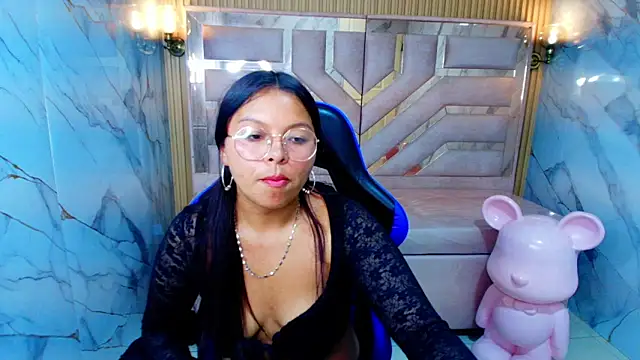 Snapshot of sophy_r chatting on 06-03-26, 09:09 sophy r online show from 06-03-26, 09:09