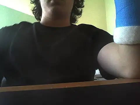 Snapshot of Felix_xoxo chatting on 06-18-26, 03:27 Felix xoxo online show from 06-18-26, 03:27