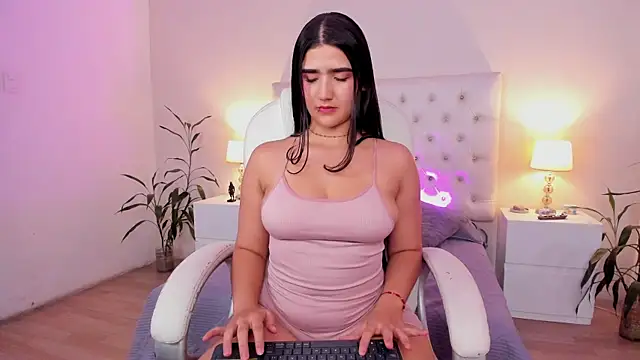 Tiffanny Gomez online show from 06-25-26, 07:18