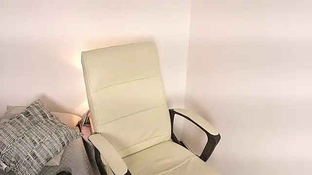 zoemoon1  online show from 07-18-26, 04:05
