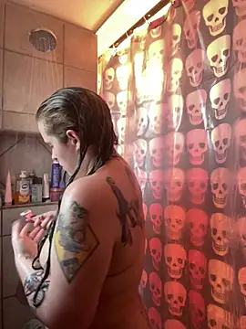 Snapshot of redrumredroom chatting on 06-05-26, 12:50 redrumredroom online show from 06-05-26, 12:50