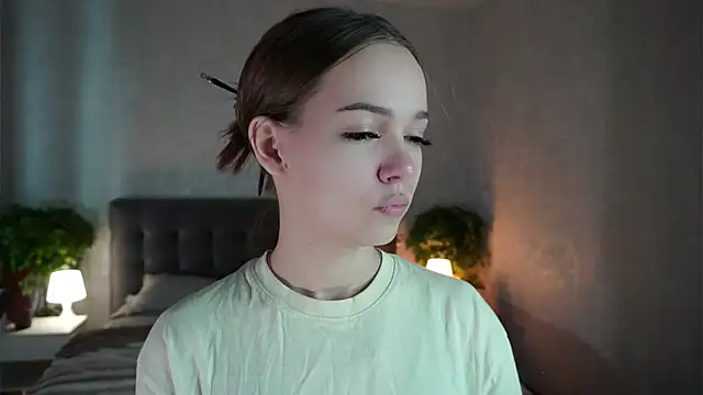 Snapshot of PearleKalmen chatting on 07-18-26, 06:06 PearleKalmen online show from 07-18-26, 06:06