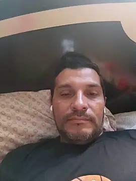 Snapshot of RIchar05 chatting on 06-05-26, 04:35 RIchar05 online show from 06-05-26, 04:35