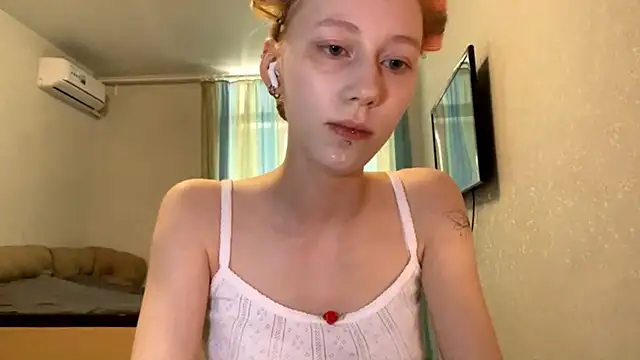 Snapshot of BossedFrog chatting on 07-19-26, 12:53 BossedFrog online show from 07-19-26, 12:53