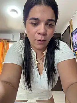 Snapshot of Siri_Luxx chatting on 07-17-26, 10:03 Siri Luxx online show from 07-17-26, 10:03