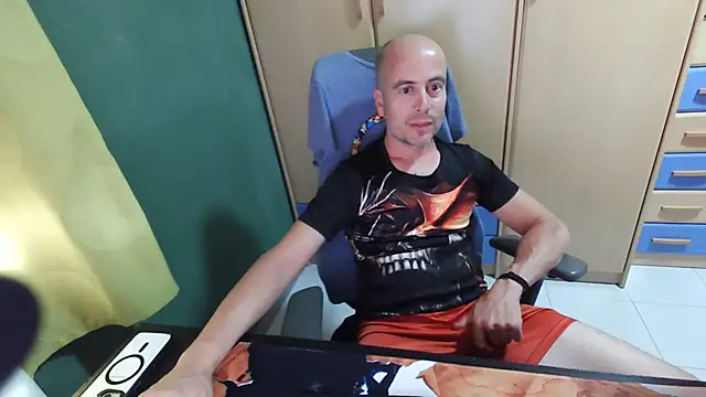 Snapshot of Golfo-83 chatting on 06-12-26, 06:51 Golfo-83 online show from 06-12-26, 06:51