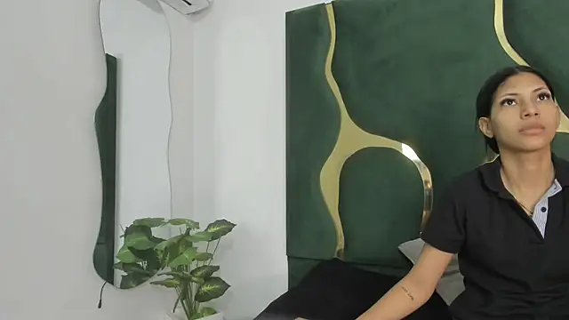 Snapshot of Mila_petiteasm chatting on 07-09-26, 12:20 Mila petiteasm online show from 07-09-26, 12:20