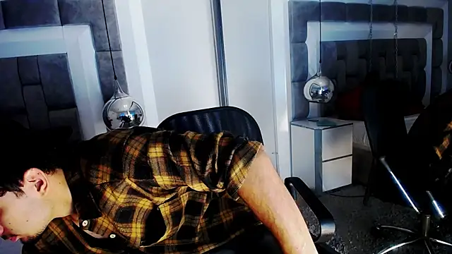 Snapshot of LucasThomson_ chatting on 06-18-26, 04:02 LucasThomson online show from 06-18-26, 04:02