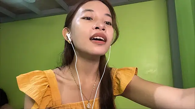 Snapshot of CharisseQuall chatting on 06-10-26, 02:45 CharisseQuall online show from 06-10-26, 02:45