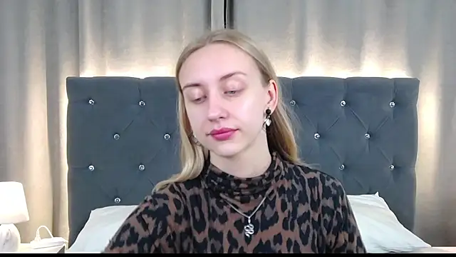Snapshot of LirienVexx chatting on 07-18-26, 03:54 LirienVexx online show from 07-18-26, 03:54
