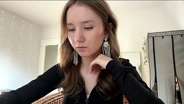 Snapshot of smalllisa chatting on 06-12-26, 06:07 smalllisa online show from 06-12-26, 06:07