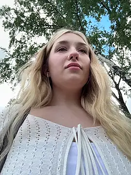Snapshot of Polly_Pop chatting on 06-22-26, 10:45 Polly Pop online show from 06-22-26, 10:45