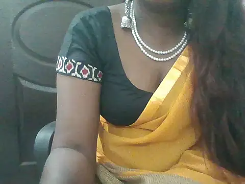Snapshot of tamil-priyaaa chatting on 06-17-26, 04:41 tamil-priyaaa online show from 06-17-26, 04:41