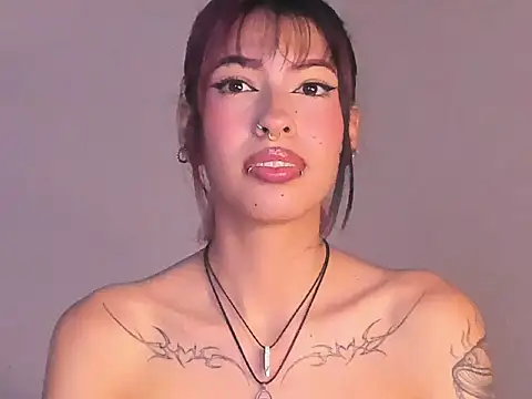 Snapshot of EvaBenely_ chatting on 06-29-26, 05:35 EvaBenely online show from 06-29-26, 05:35