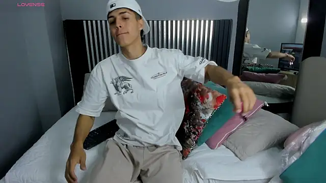 Snapshot of Axel_Mendozaa chatting on 07-03-26, 08:26 Axel Mendozaa online show from 07-03-26, 08:26