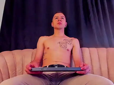 Tayler millers  online show from 06-18-26, 03:40