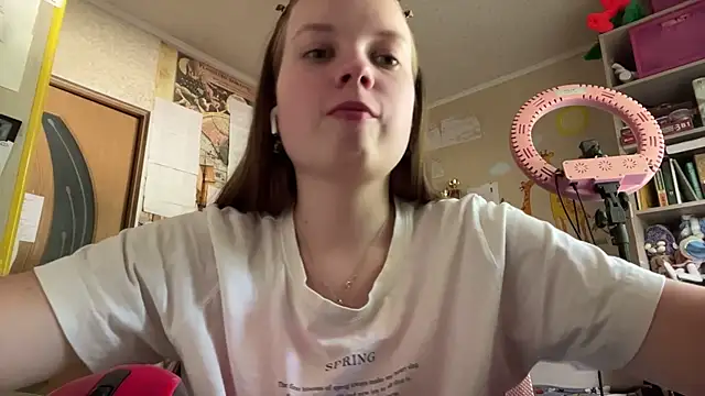 Snapshot of Aileyn chatting on 06-26-26, 08:30 Aileyn online show from 06-26-26, 08:30