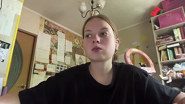 Snapshot of Aileyn chatting on 07-15-26, 07:13 Aileyn online show from 07-15-26, 07:13