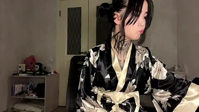 Snapshot of staryrose chatting on 06-24-26, 04:17 staryrose online show from 06-24-26, 04:17