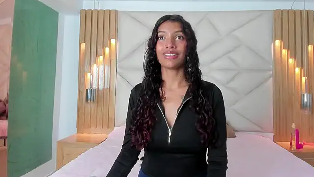 Snapshot of Aylin_valerie chatting on 06-18-26, 07:29 Aylin valerie online show from 06-18-26, 07:29