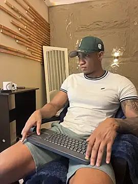 Snapshot of LoganVarela chatting on 07-13-26, 04:10 LoganVarela online show from 07-13-26, 04:10