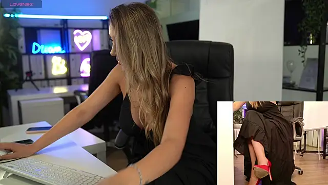 BabesGoWild online show from 06-18-26, 04:57