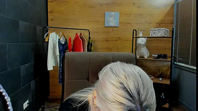 Snapshot of DaisyHopkins chatting on 06-20-26, 09:45 DaisyHopkins online show from 06-20-26, 09:45