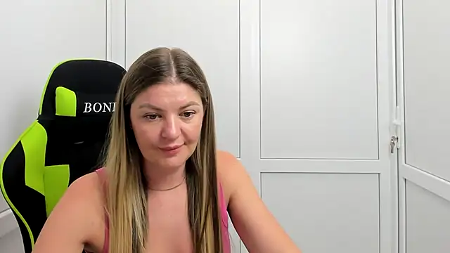 Snapshot of MiaSummerr_ chatting on 07-11-26, 07:16 MiaSummerr online show from 07-11-26, 07:16