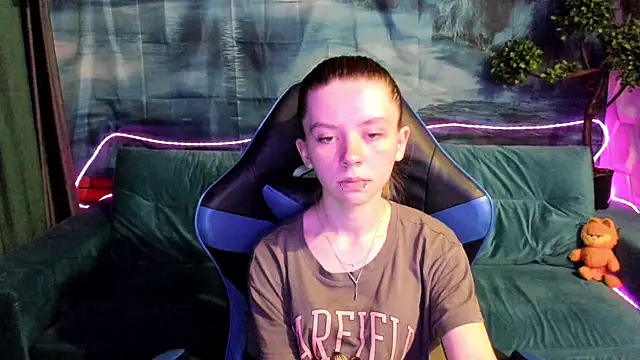 CarolInWonderland online show from 06-25-26, 08:41