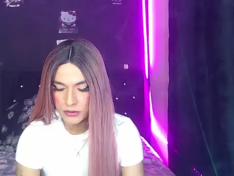 Snapshot of madame_kitty chatting on 06-16-26, 03:20 madame kitty online show from 06-16-26, 03:20