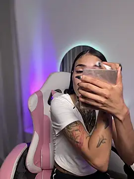 Babyygirl   online show from 06-10-26, 12:33